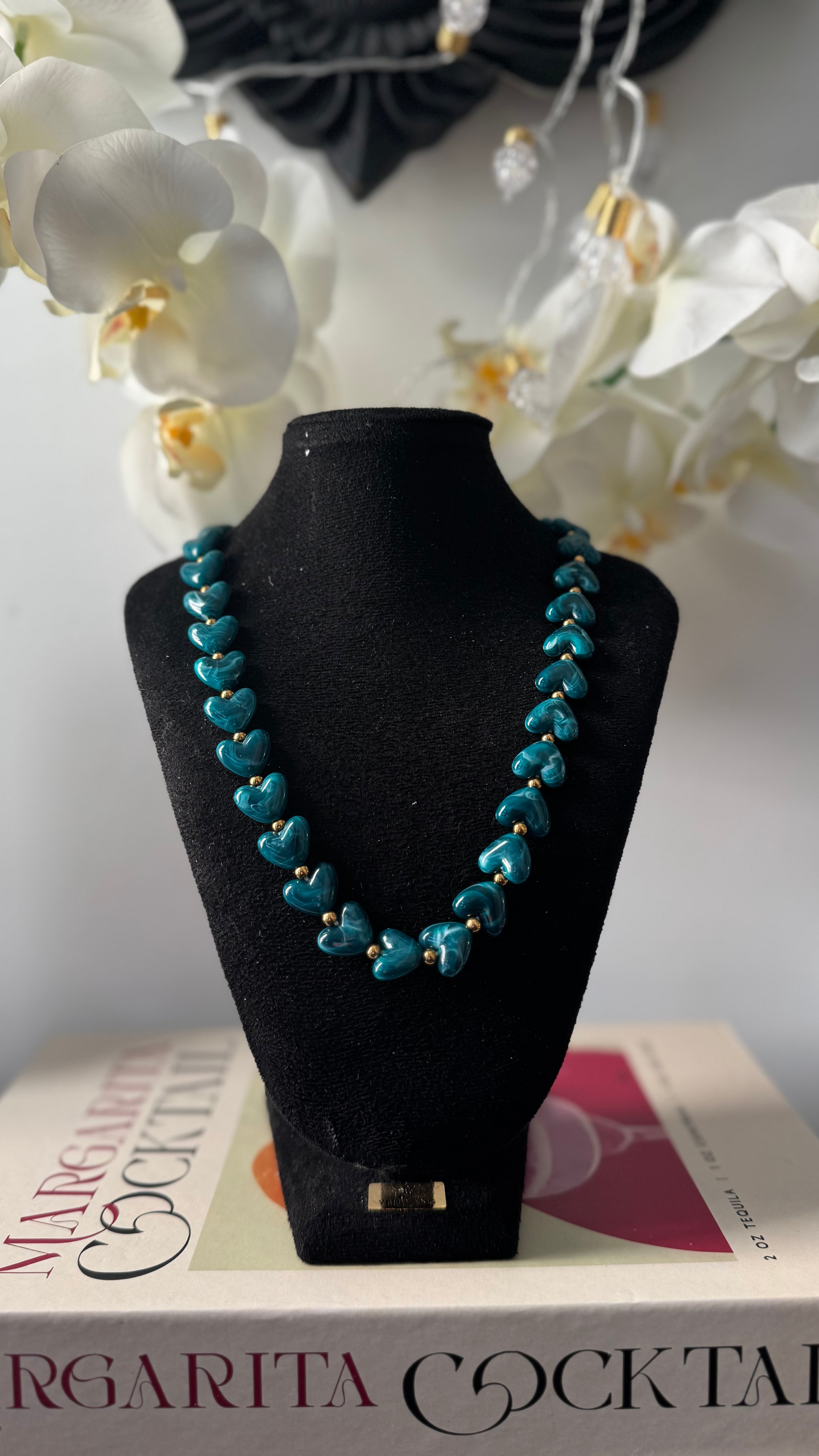 Beaded hearts ketting