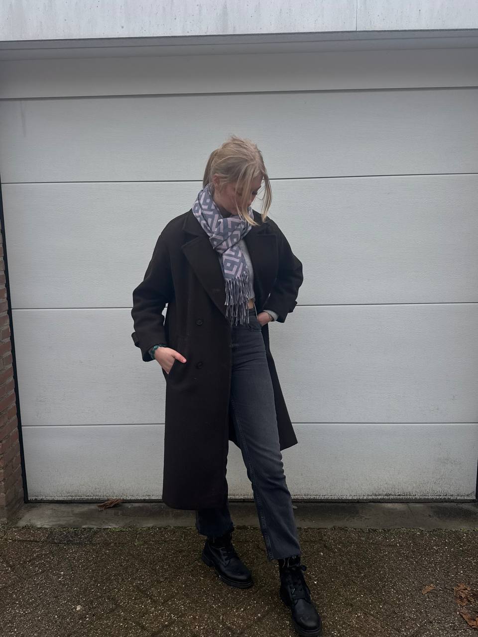 Gris Élégance tussen sjaal